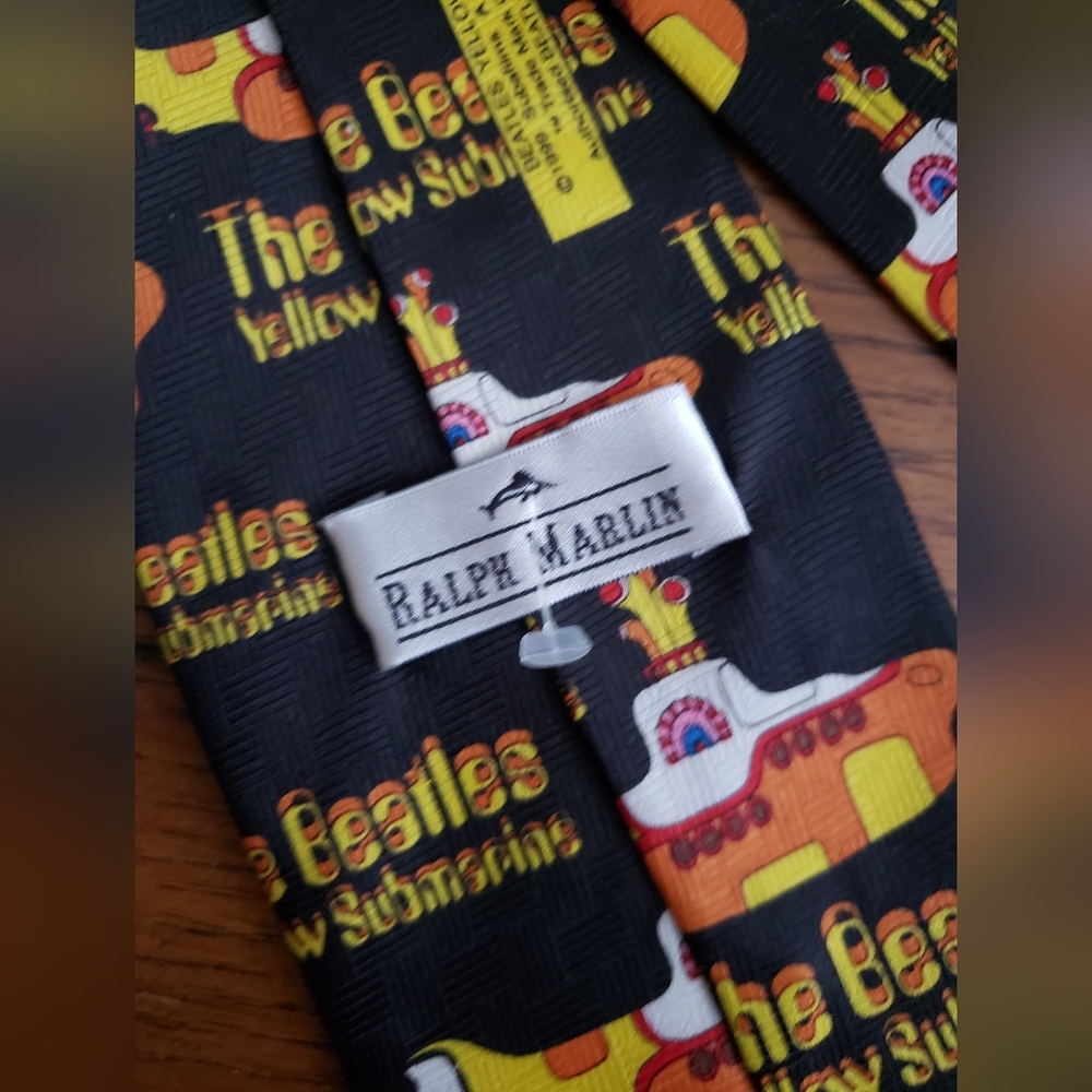 NWOT Rare Beatles Yellow Submarine Tie - Picture 5 of 10